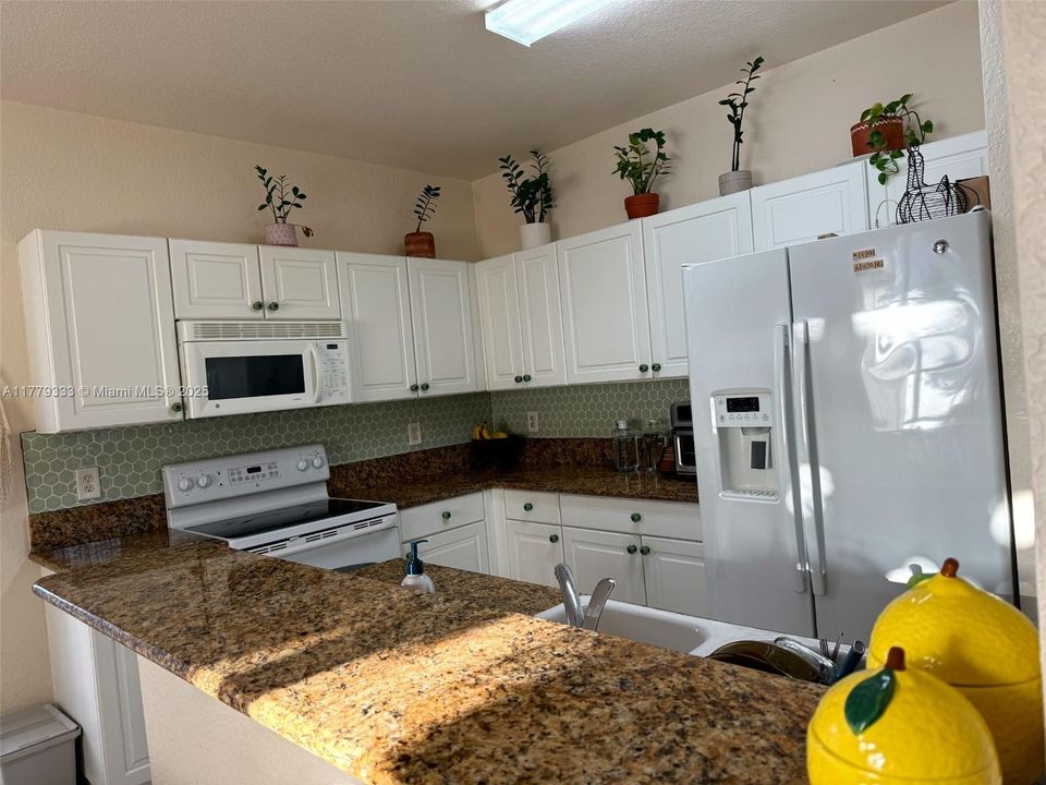 Recently Rented: $2,300 (3 beds, 3 baths, 1365 Square Feet)