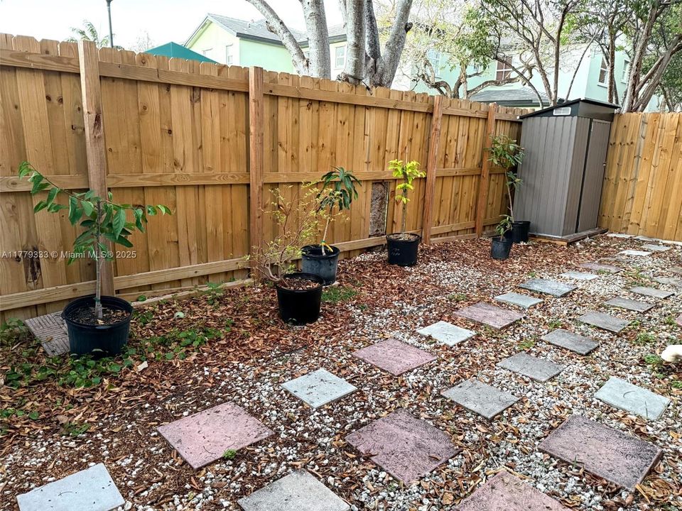 Recently Rented: $2,300 (3 beds, 3 baths, 1365 Square Feet)