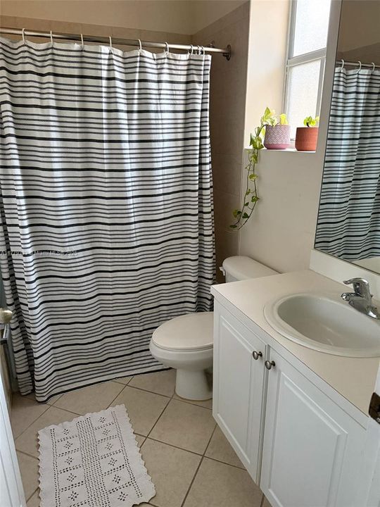 Recently Rented: $2,300 (3 beds, 3 baths, 1365 Square Feet)