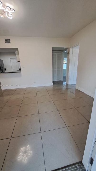 Недавно продано: $530,000 (4 спален, 3 ванн, 1302 Квадратных фут)