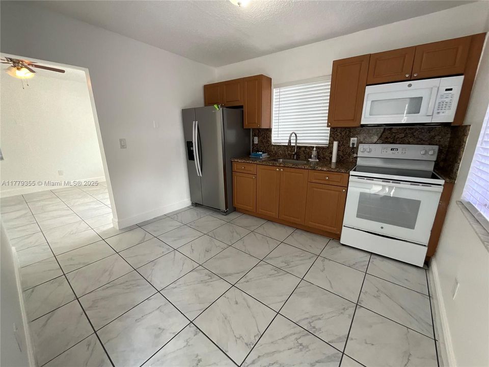 最近租的: $2,500 (2 贝兹, 1 浴室, 840 平方英尺)