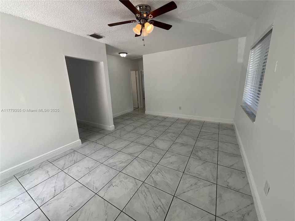 最近租的: $2,500 (2 贝兹, 1 浴室, 840 平方英尺)