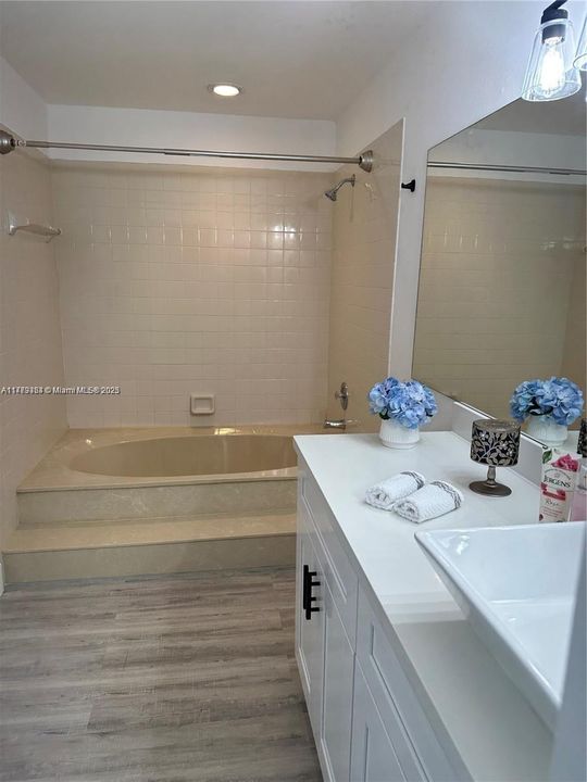 Recently Rented: $2,300 (2 beds, 2 baths, 770 Square Feet)