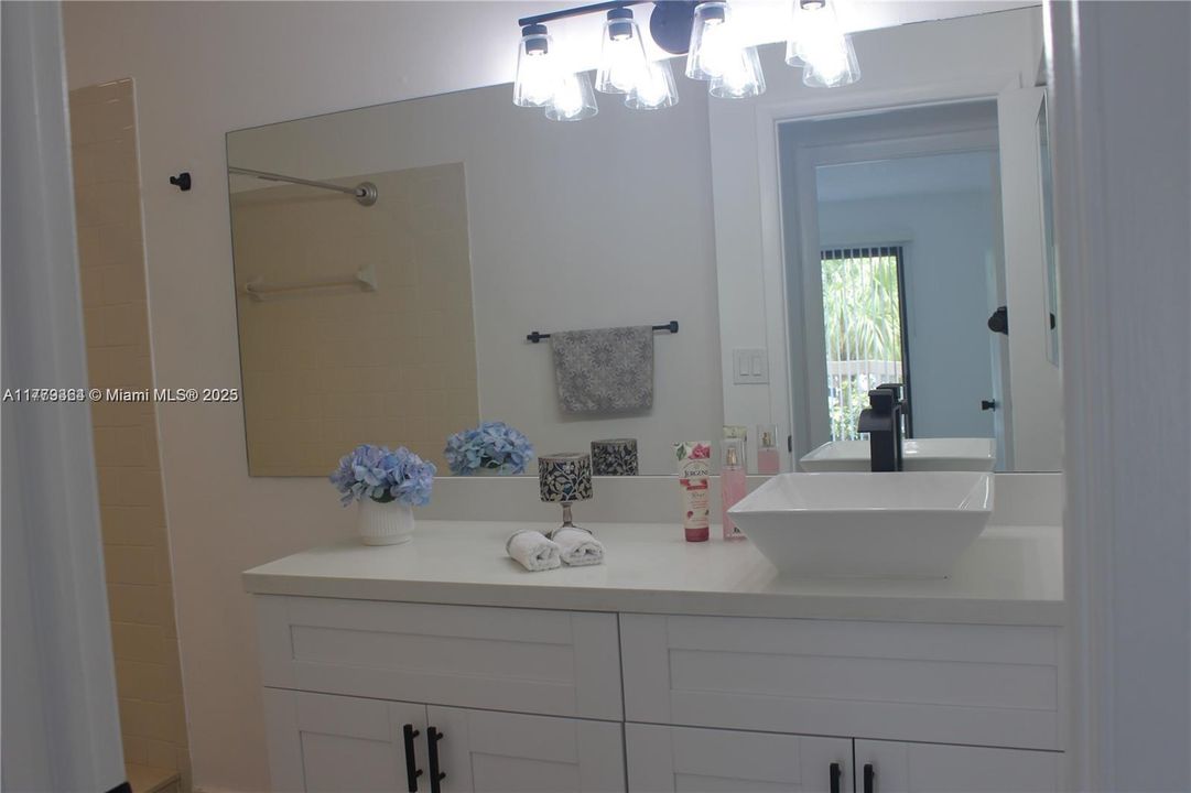 Recently Rented: $2,300 (2 beds, 2 baths, 770 Square Feet)