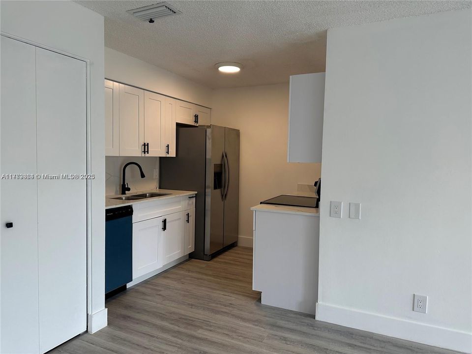 Recently Rented: $2,300 (2 beds, 2 baths, 770 Square Feet)