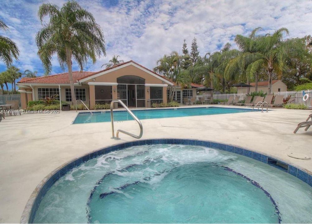 Recently Rented: $2,300 (2 beds, 2 baths, 770 Square Feet)