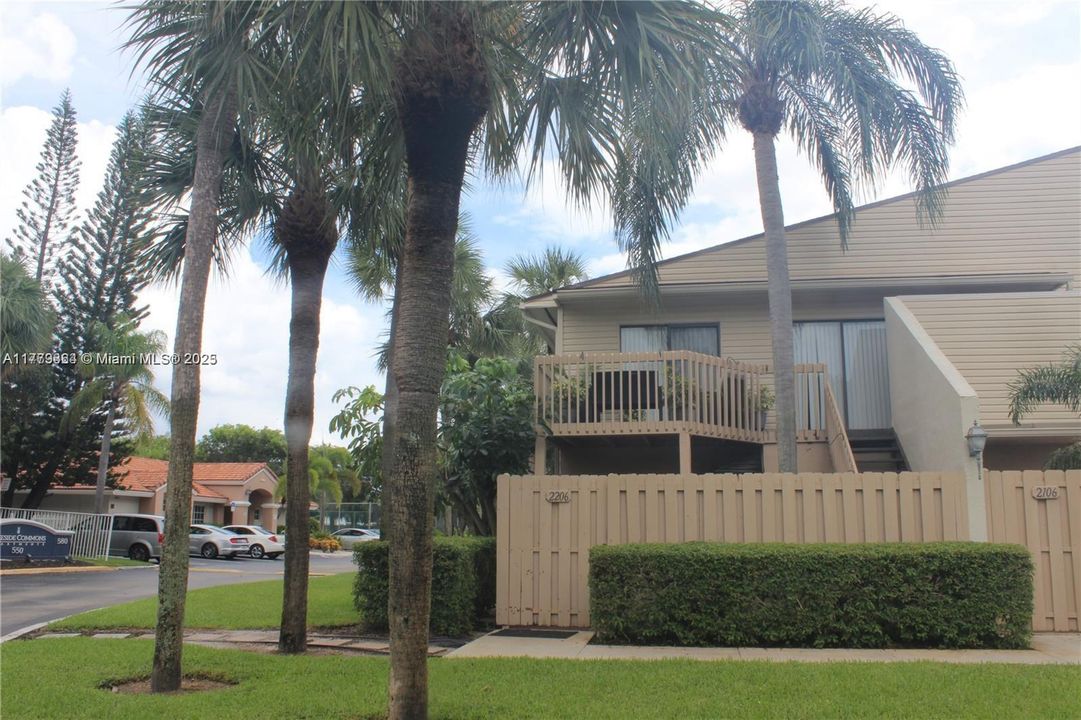 Recently Rented: $2,300 (2 beds, 2 baths, 770 Square Feet)