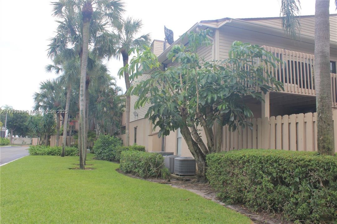 Recently Rented: $2,300 (2 beds, 2 baths, 770 Square Feet)