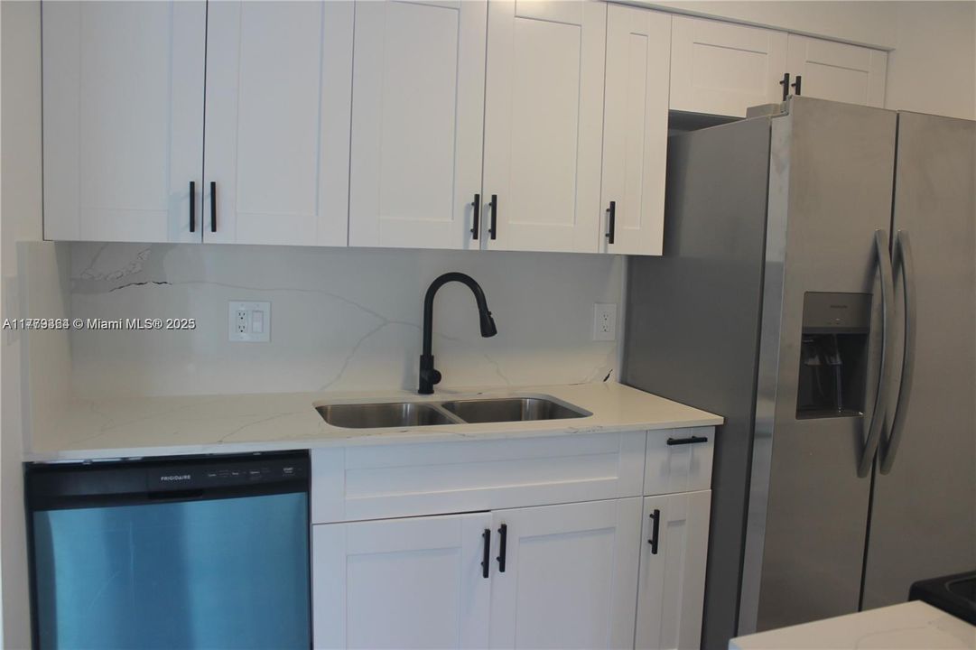 Recently Rented: $2,300 (2 beds, 2 baths, 770 Square Feet)