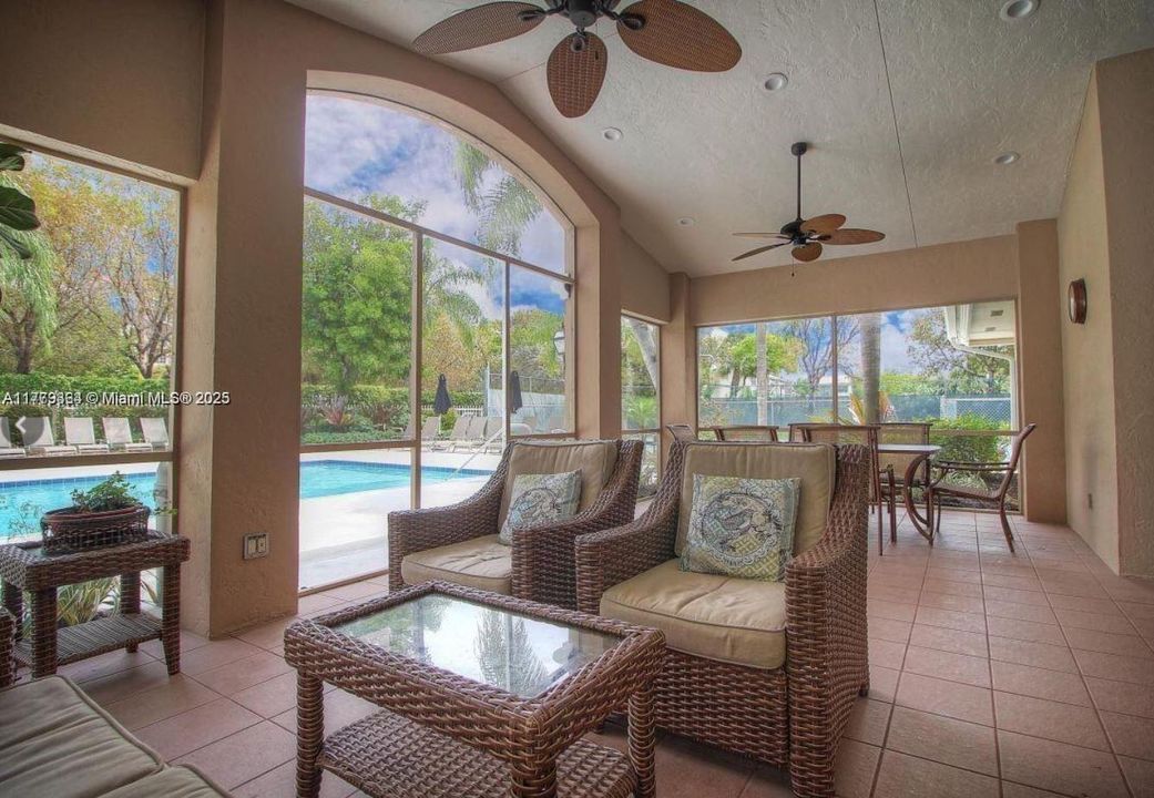 Recently Rented: $2,300 (2 beds, 2 baths, 770 Square Feet)