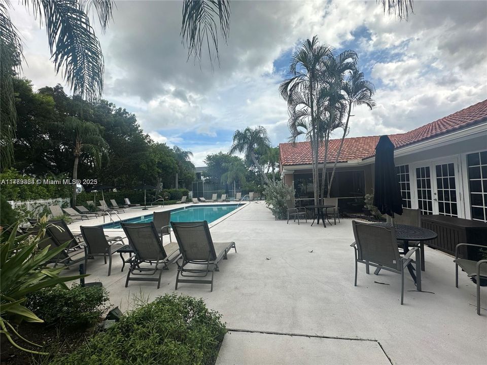 Recently Rented: $2,300 (2 beds, 2 baths, 770 Square Feet)