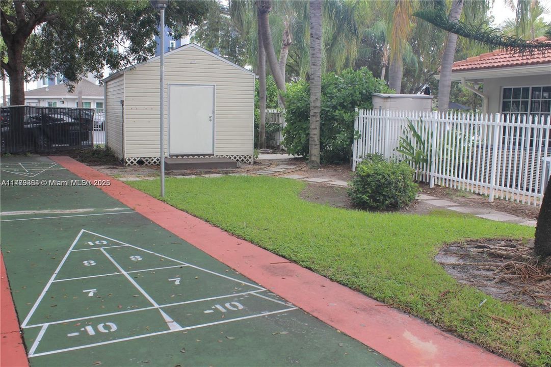 Recently Rented: $2,300 (2 beds, 2 baths, 770 Square Feet)