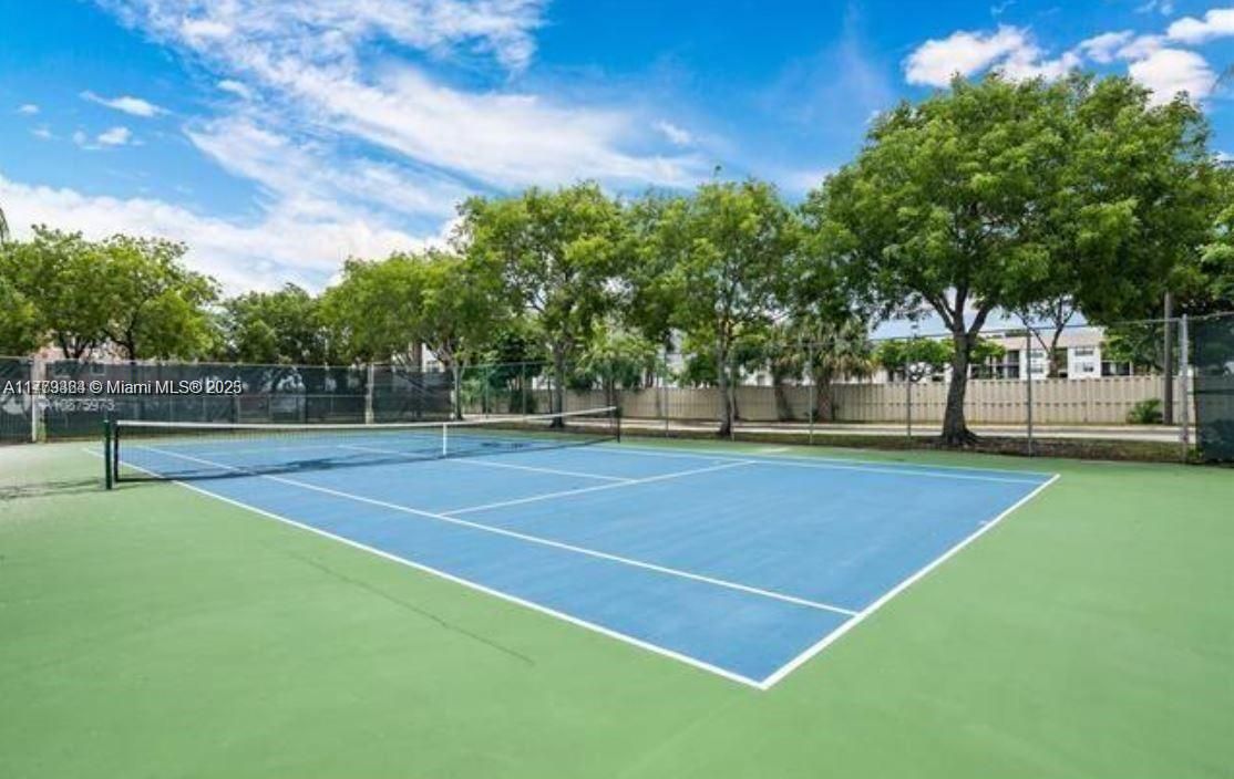 Recently Rented: $2,300 (2 beds, 2 baths, 770 Square Feet)