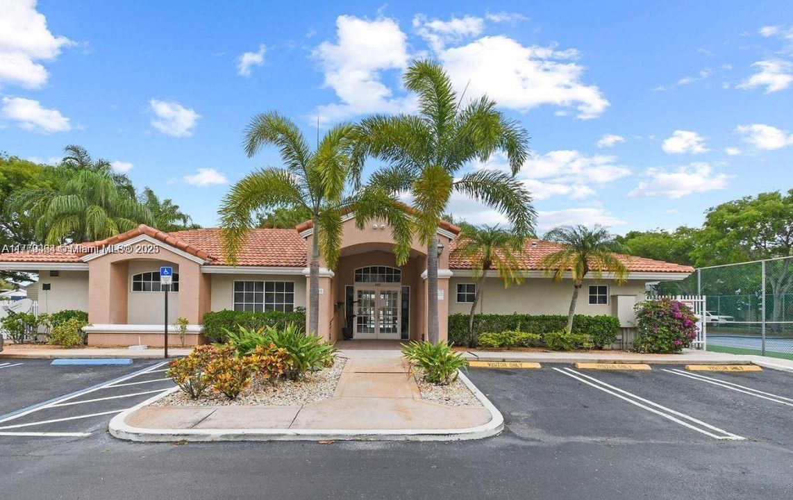 Recently Rented: $2,300 (2 beds, 2 baths, 770 Square Feet)