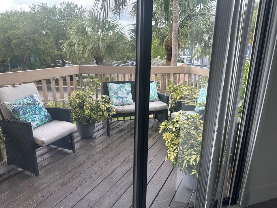 Recently Rented: $2,300 (2 beds, 2 baths, 770 Square Feet)