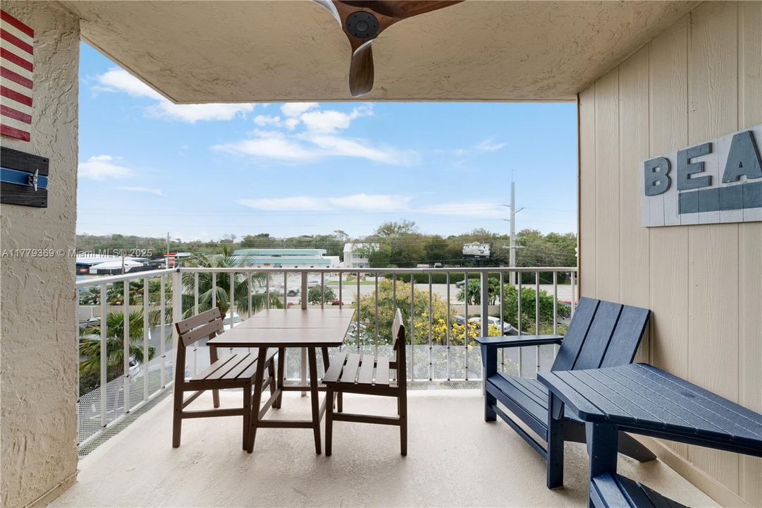 最近售出: $449,000 (2 贝兹, 1 浴室, 794 平方英尺)