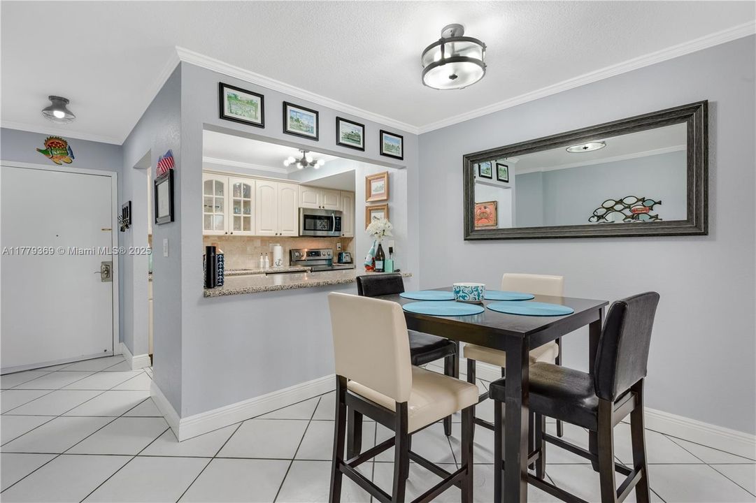 最近售出: $449,000 (2 贝兹, 1 浴室, 794 平方英尺)