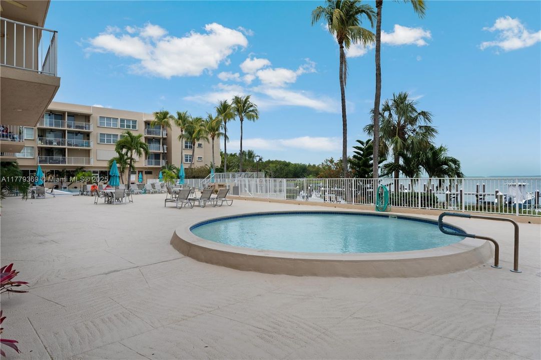 最近售出: $449,000 (2 贝兹, 1 浴室, 794 平方英尺)