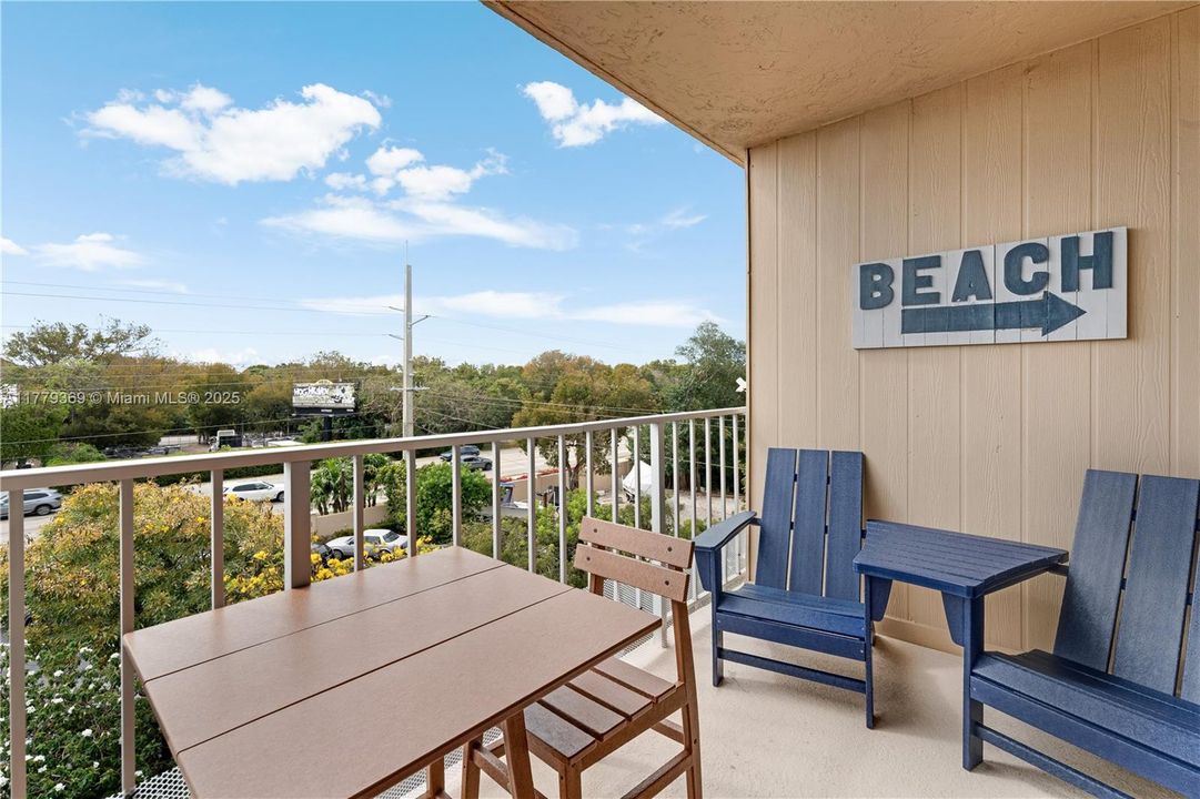 最近售出: $449,000 (2 贝兹, 1 浴室, 794 平方英尺)