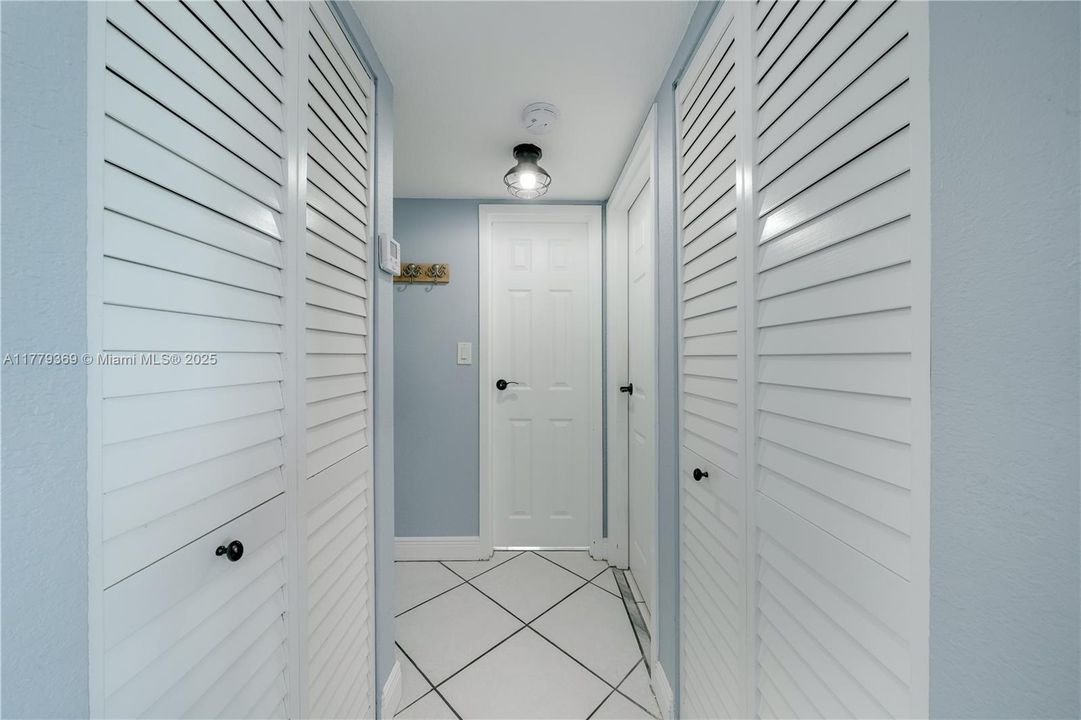 最近售出: $449,000 (2 贝兹, 1 浴室, 794 平方英尺)