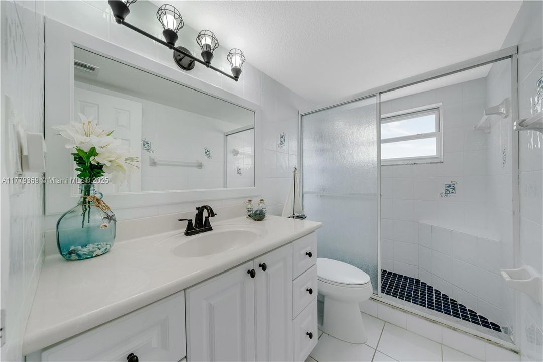 最近售出: $449,000 (2 贝兹, 1 浴室, 794 平方英尺)