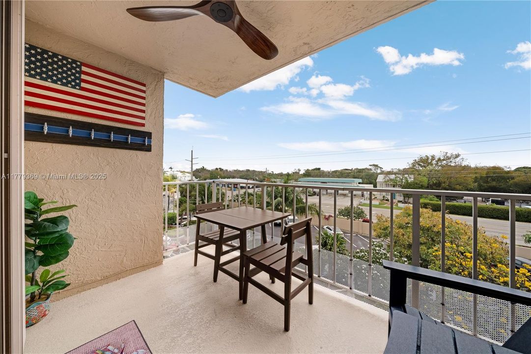 最近售出: $449,000 (2 贝兹, 1 浴室, 794 平方英尺)