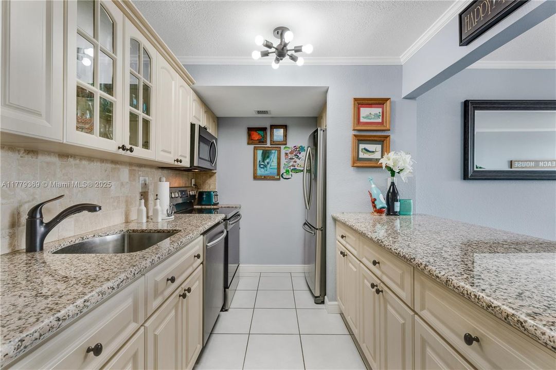 最近售出: $449,000 (2 贝兹, 1 浴室, 794 平方英尺)