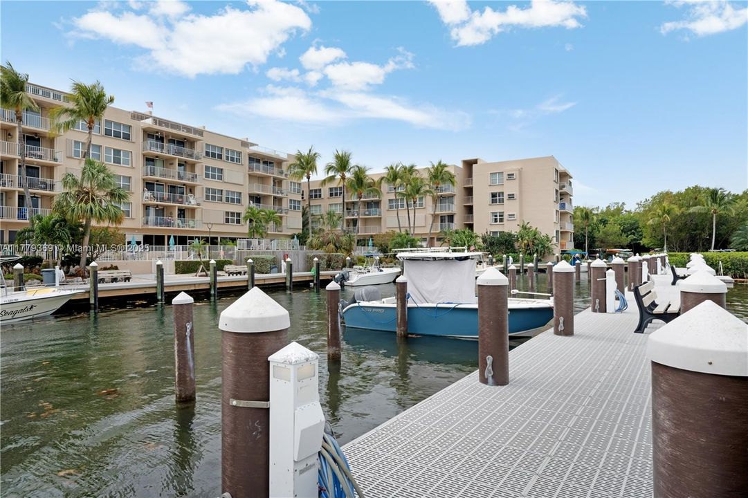 最近售出: $449,000 (2 贝兹, 1 浴室, 794 平方英尺)