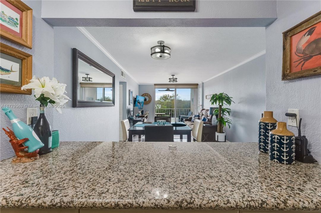 最近售出: $449,000 (2 贝兹, 1 浴室, 794 平方英尺)