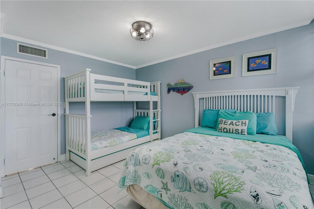 最近售出: $449,000 (2 贝兹, 1 浴室, 794 平方英尺)