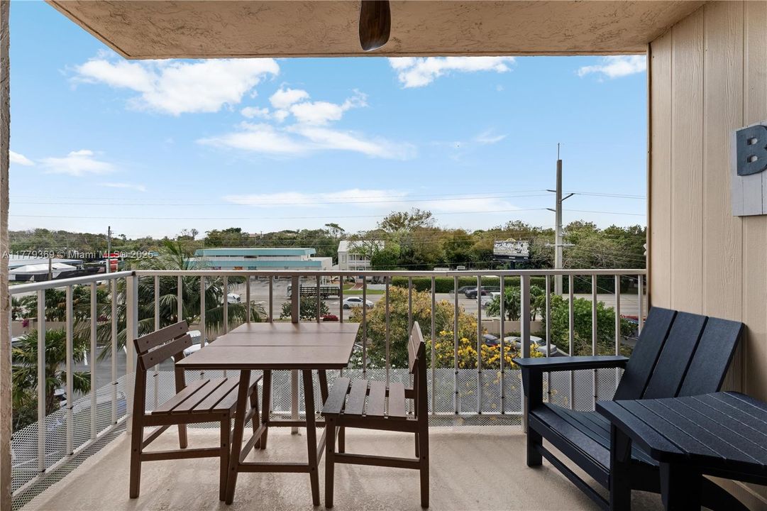 最近售出: $449,000 (2 贝兹, 1 浴室, 794 平方英尺)