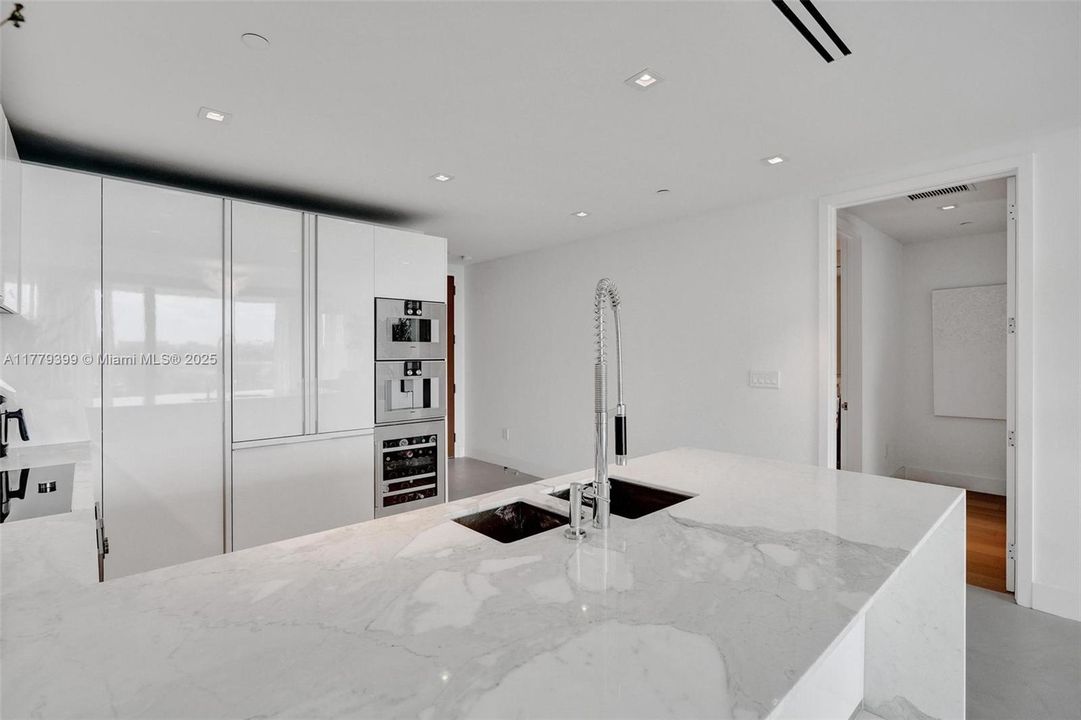 На продажу: $2,775,000 (1 спален, 1 ванн, 1267 Квадратных фут)