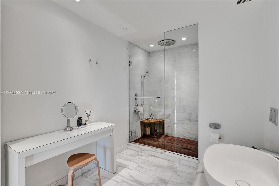 На продажу: $2,775,000 (1 спален, 1 ванн, 1267 Квадратных фут)