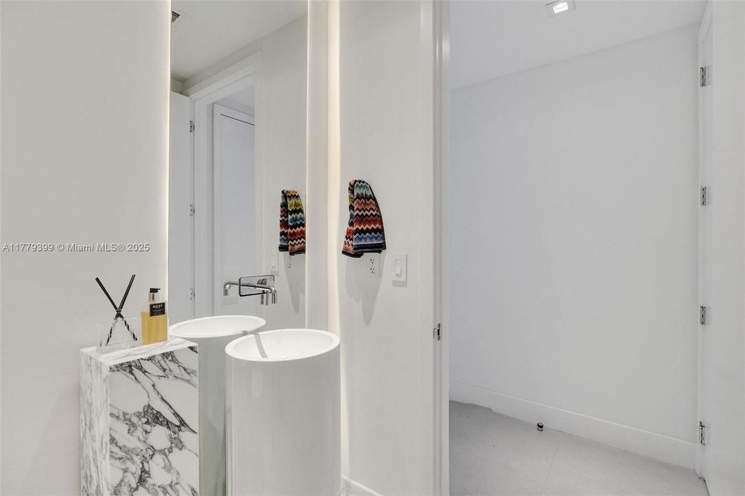 На продажу: $2,775,000 (1 спален, 1 ванн, 1267 Квадратных фут)