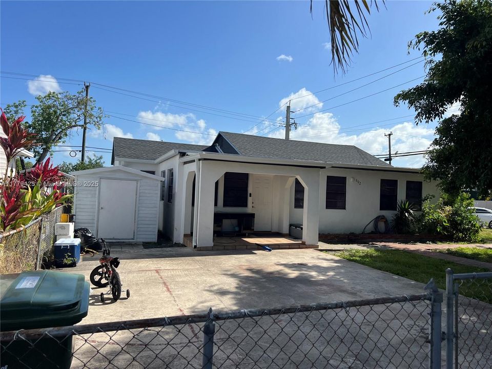 Recently Sold: $694,500 (5 beds, 3 baths, 2365 Square Feet)