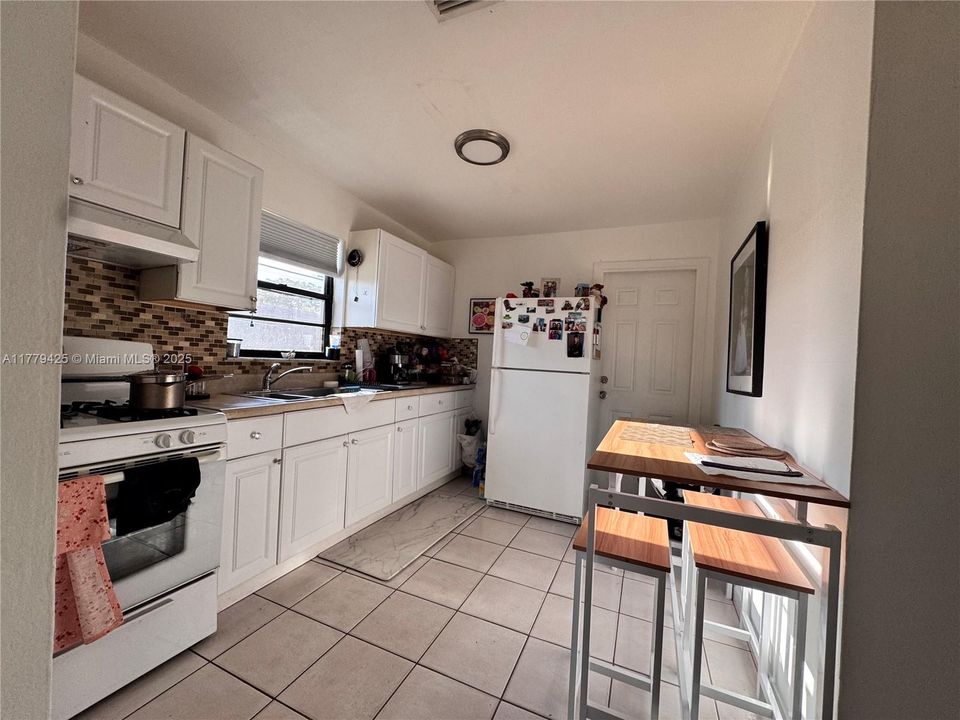 Recently Sold: $694,500 (5 beds, 3 baths, 2365 Square Feet)