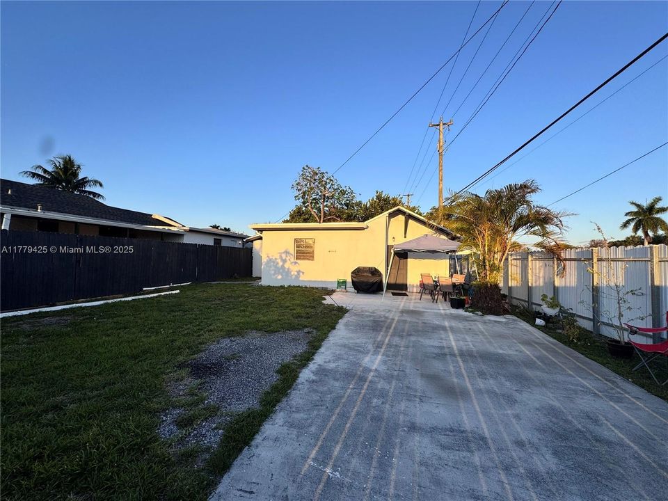 Recently Sold: $694,500 (5 beds, 3 baths, 2365 Square Feet)