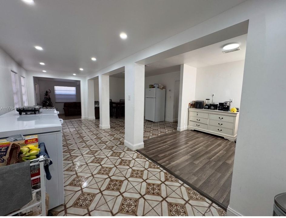 Recently Sold: $694,500 (5 beds, 3 baths, 2365 Square Feet)