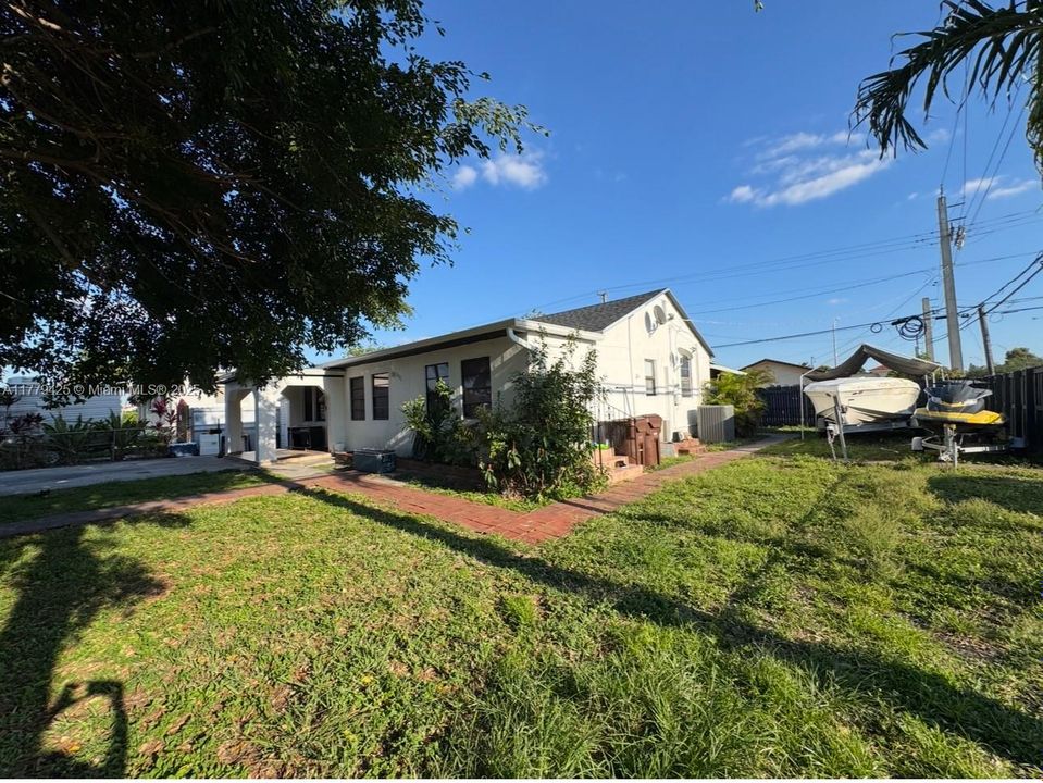 Recently Sold: $694,500 (5 beds, 3 baths, 2365 Square Feet)