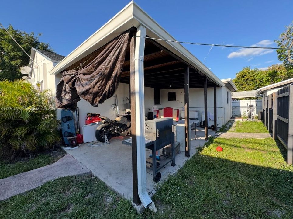 Recently Sold: $694,500 (5 beds, 3 baths, 2365 Square Feet)