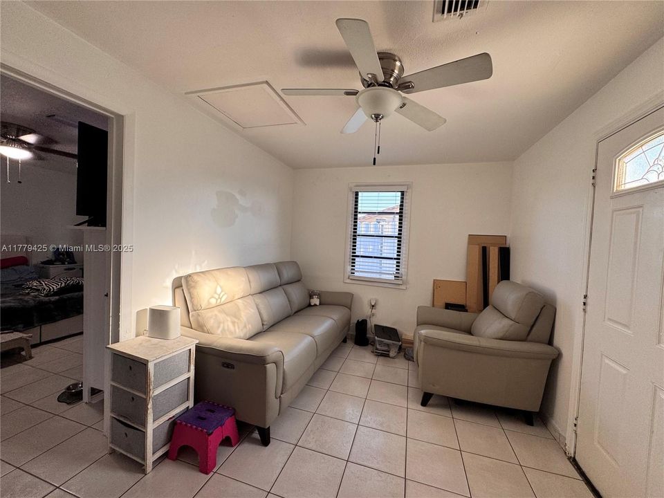 Recently Sold: $694,500 (5 beds, 3 baths, 2365 Square Feet)