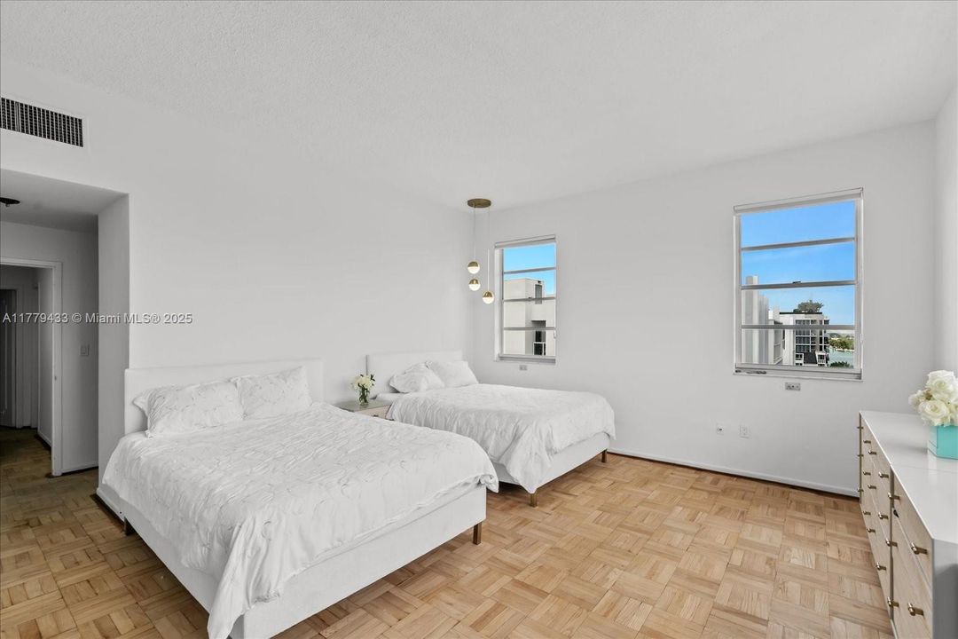 На продажу: $749,000 (2 спален, 2 ванн, 0 Квадратных фут)