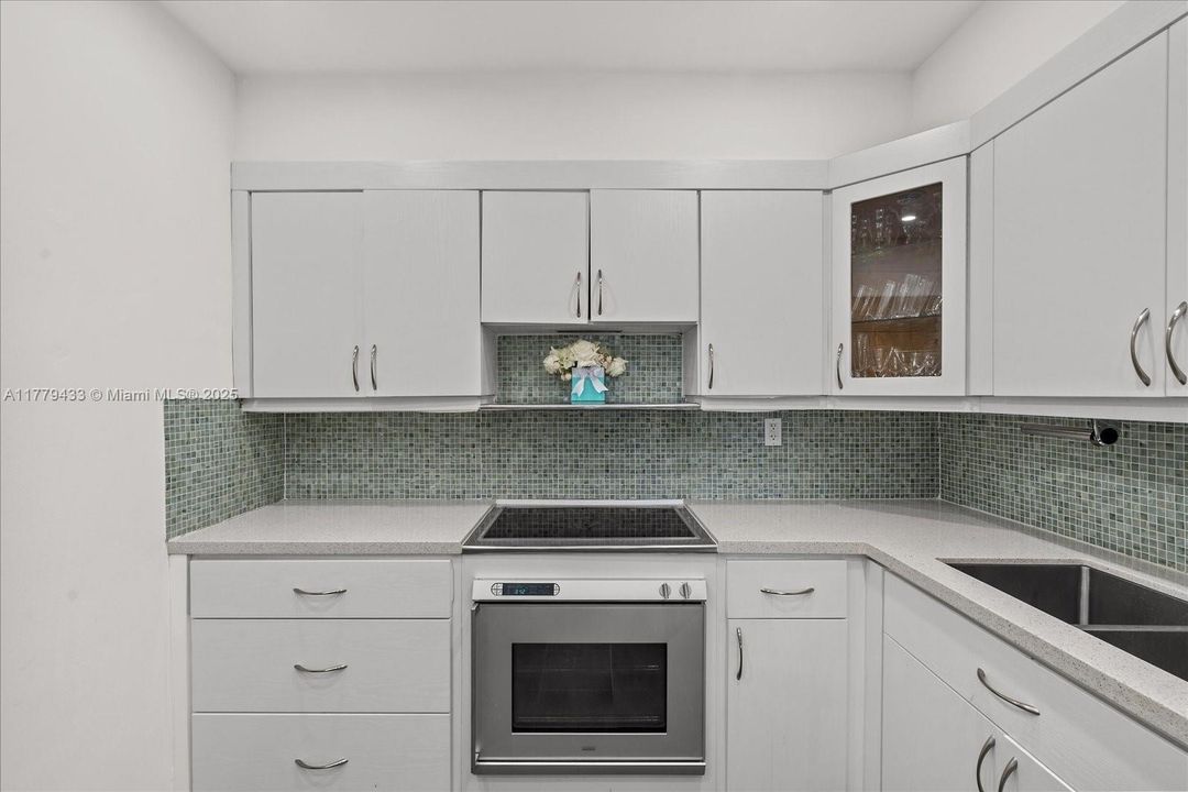 На продажу: $749,000 (2 спален, 2 ванн, 0 Квадратных фут)