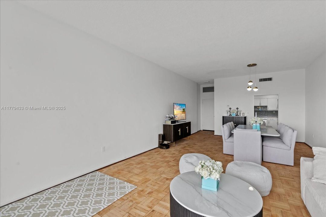 На продажу: $749,000 (2 спален, 2 ванн, 0 Квадратных фут)