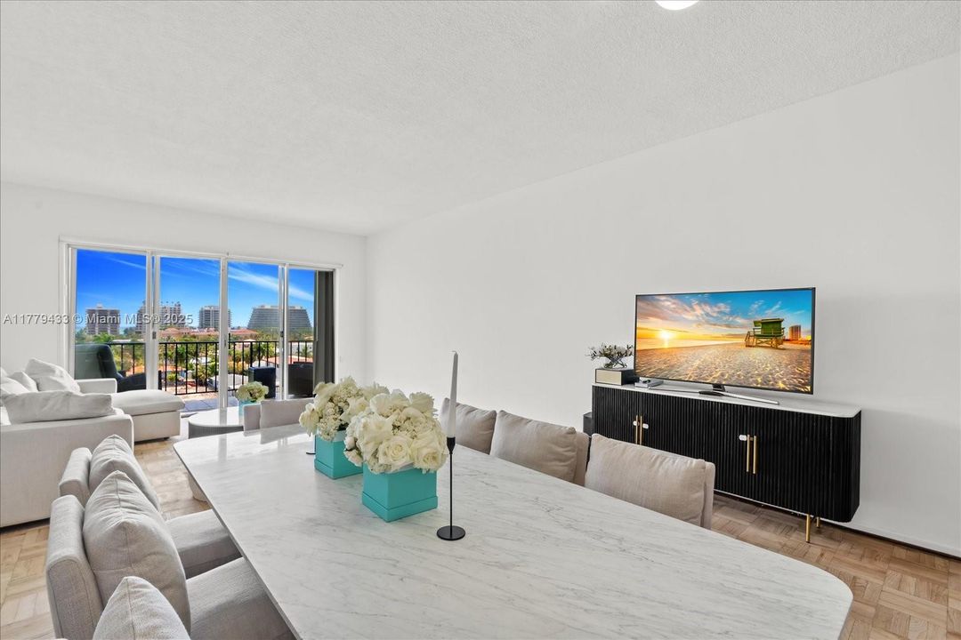 На продажу: $749,000 (2 спален, 2 ванн, 0 Квадратных фут)