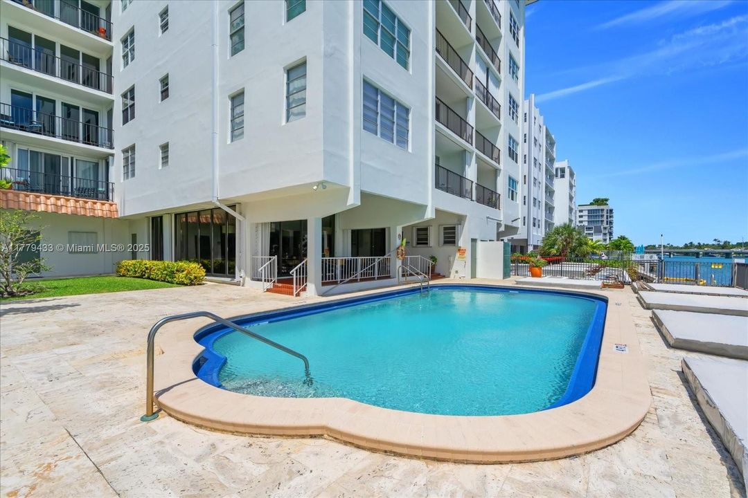 На продажу: $749,000 (2 спален, 2 ванн, 0 Квадратных фут)