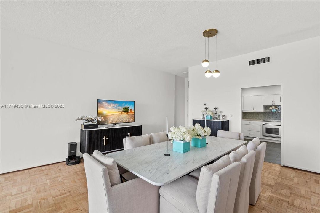 На продажу: $749,000 (2 спален, 2 ванн, 0 Квадратных фут)