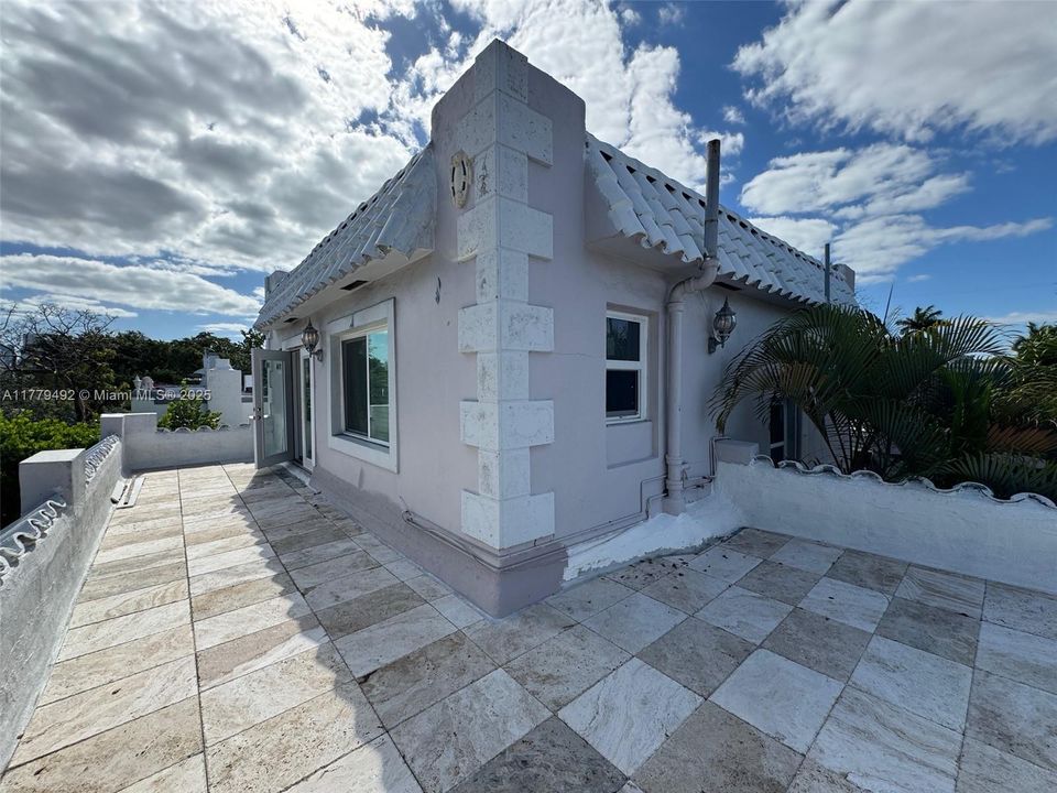 Active With Contract: $1,500,000 (0 beds, 0 baths, 3287 Square Feet)