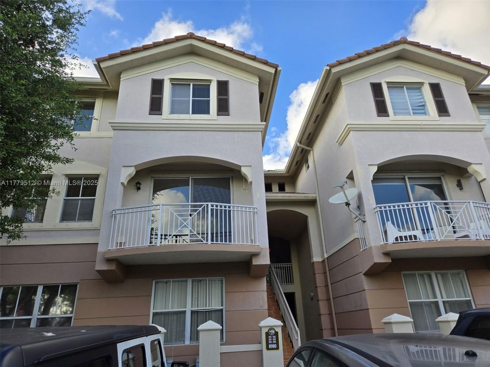 最近租的: $2,900 (3 贝兹, 2 浴室, 1364 平方英尺)