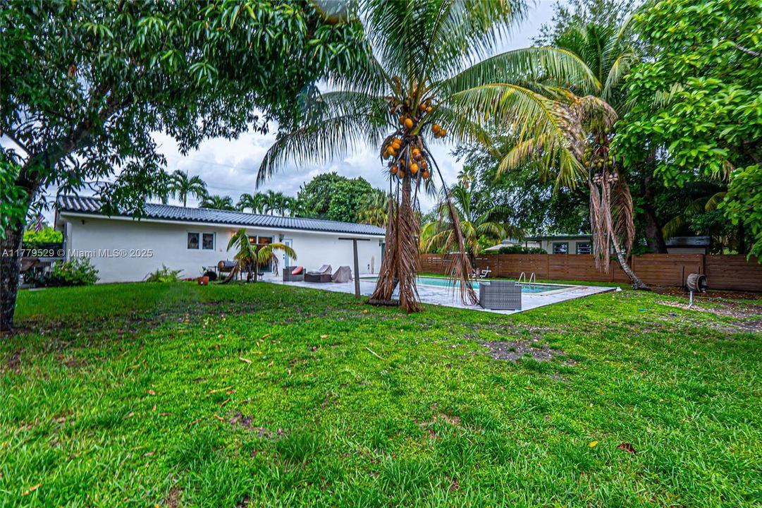 Activo con contrato: $799,900 (3 camas, 3 baños, 1820 Pies cuadrados)